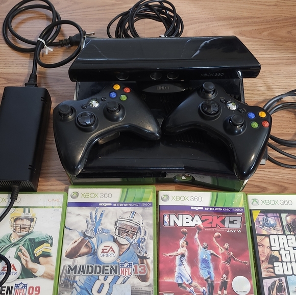Xbox 360 slim with kinect 11 games & 2 wireless controllers